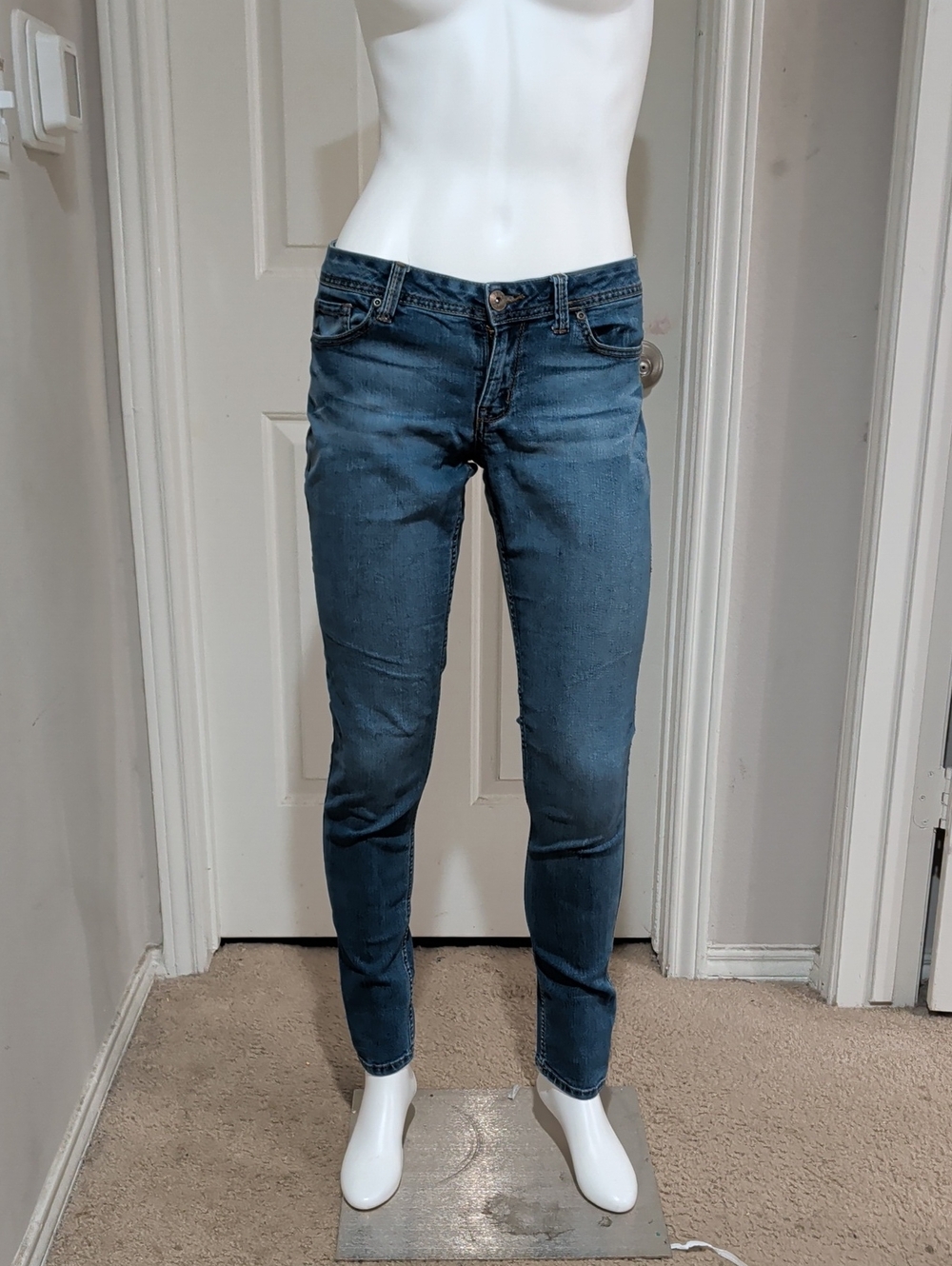 Retro No Boundaries Women's Skinny Jeans in Medium Blue Size 7 Y2K